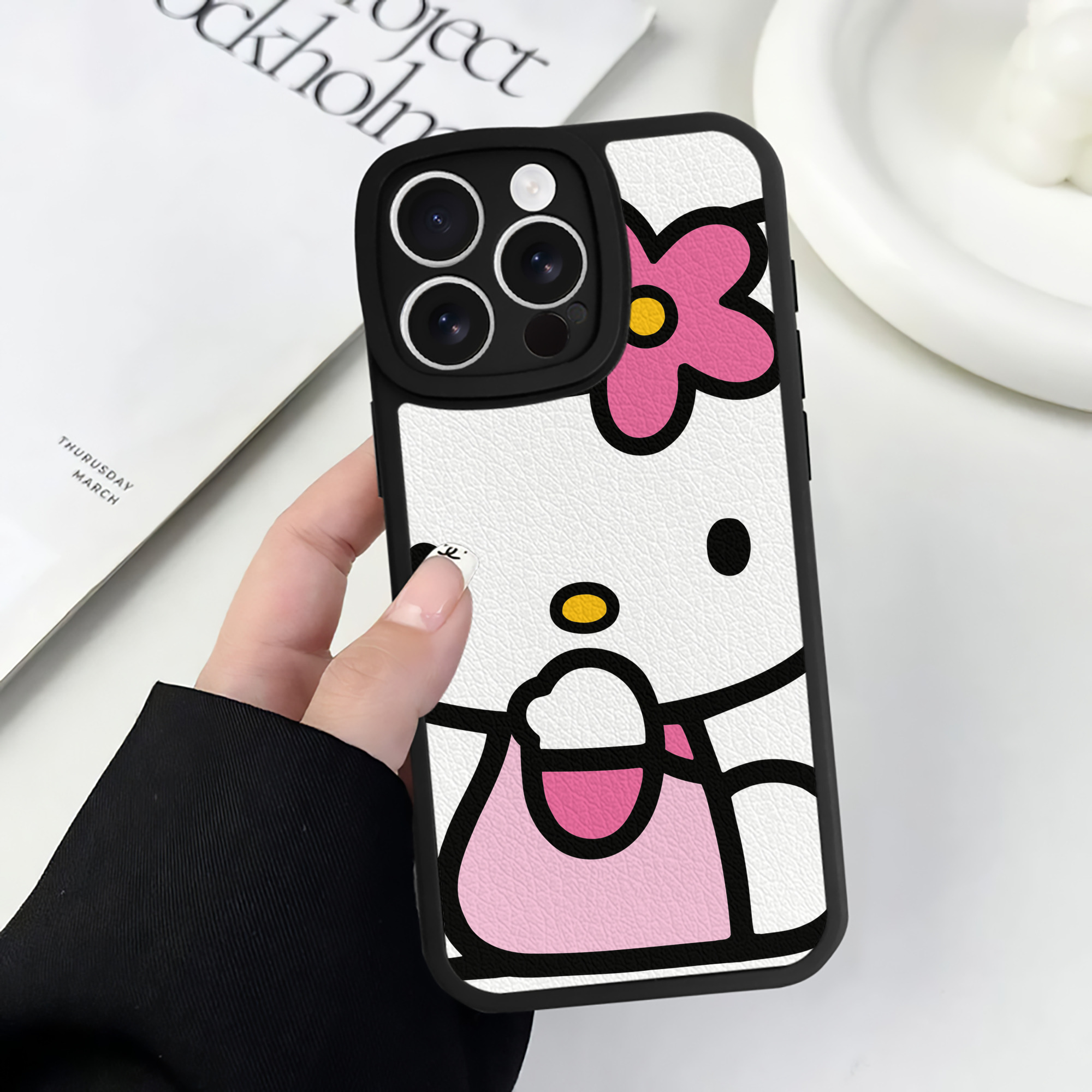 （画像用） Hello Kitty ハローキティ 【iPhone 16シリーズ対応】シリコンスマホケース（レザー調） 材質：シリコン